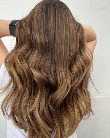 Balayage camel sin decoloración! Se ilumina el cabello para dar reflejos de luz sin decolorar.